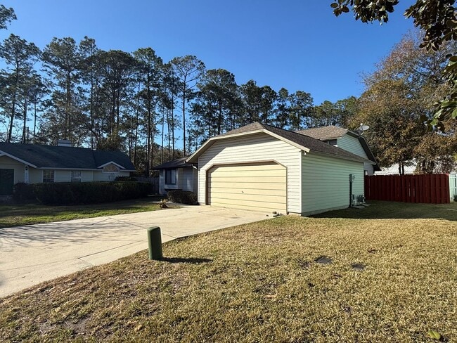 2260 NW 41st Pl in Gainesville, FL - Foto de edificio - Building Photo