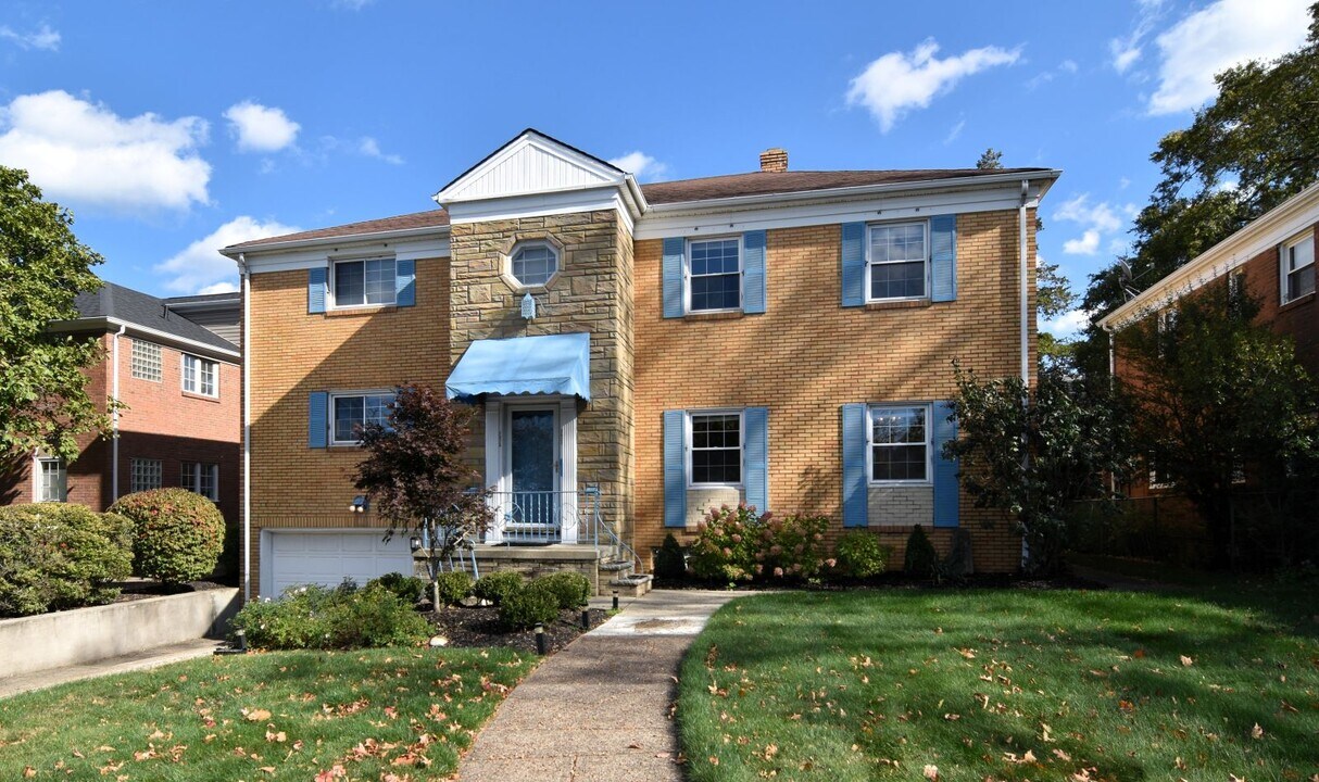 2025 Riverside Dr in Lakewood, OH - Foto de edificio