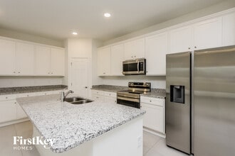 352 Corbel Ln in Eagle Lake, FL - Building Photo - Building Photo