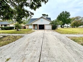 5813 Lucy Ln in Pasadena, TX - Building Photo