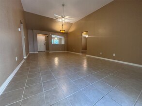 3815 Maple Dr in Conroe, TX - Building Photo - Building Photo