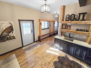 5104 Lake Shore Dr in Okoboji, IA - Building Photo - Building Photo