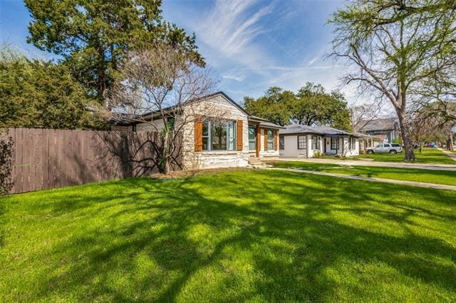3705 Rockdale Dr in Dallas, TX - Building Photo - Building Photo