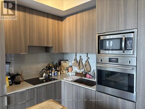 11-3011 Wellesley St W in Toronto, ON - Building Photo - Building Photo