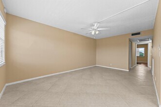 3046 Newcastle A in Boca Raton, FL - Foto de edificio - Building Photo