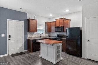 1110 Highwood Ln in East Point, GA - Building Photo - Building Photo