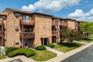 1300 N Geneva Dr in Palatine, IL - Building Photo