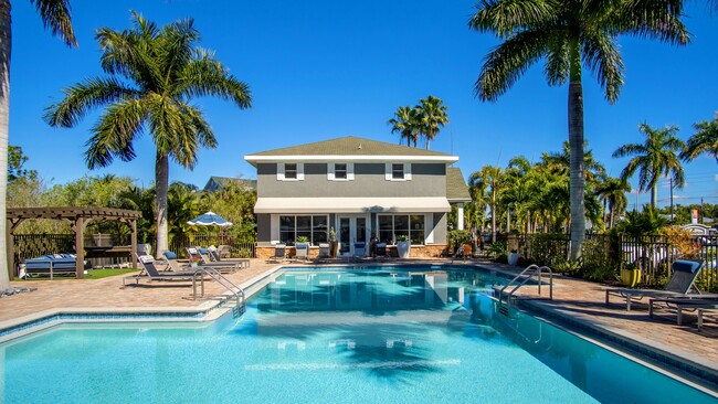 Somerset Palms in Naples, FL - Foto de edificio - Building Photo