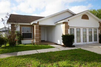 205 Indian Point Cir in Kissimmee, FL - Building Photo - Building Photo