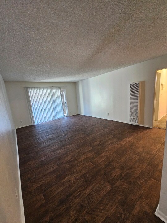 2221 E Lenita Ln in Santa Ana, CA - Building Photo