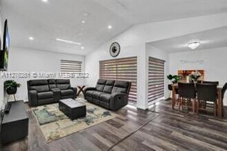 9920 SW 11th St in Pembroke Pines, FL - Building Photo - Building Photo