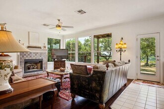 5511 Courtyard Dr in Austin, TX - Building Photo - Building Photo