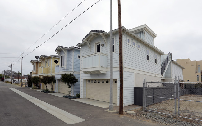 420-432 S Cleveland St in Oceanside, CA - Foto de edificio - Building Photo