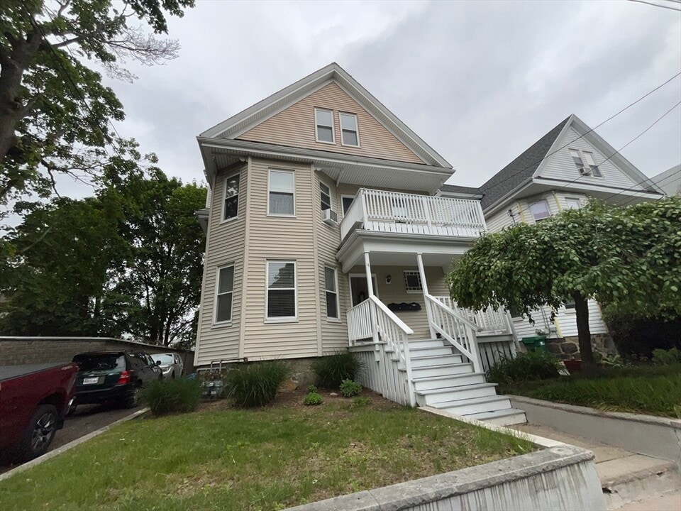 4 Usher Rd in Medford, MA - Building Photo