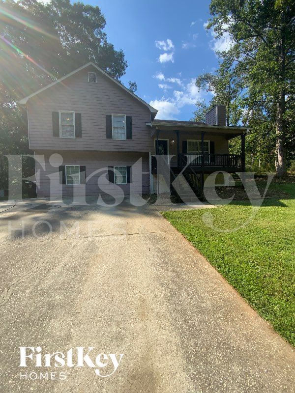 property at 87 Nottingham Dr