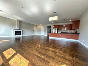 323 Boylston St, Unit 3 in Brookline, MA - Building Photo - Building Photo