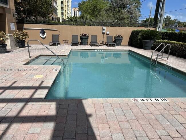 3590 Coral Wy in Miami, FL - Building Photo - Building Photo