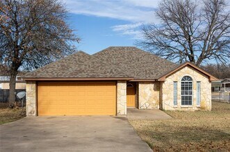 6630 Blue Water Cir in Granbury, TX - Building Photo - Building Photo