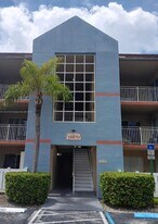 18870 NW 57th Ave in Hialeah, FL - Building Photo