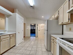 7804 Spring Branch Dr S in Jacksonville, FL - Foto de edificio - Building Photo