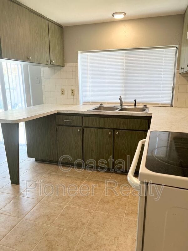 5825 Elm St in New Port Richey, FL - Building Photo - Building Photo