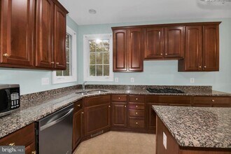 9540 Parsonage Ln in Lorton, VA - Foto de edificio - Building Photo