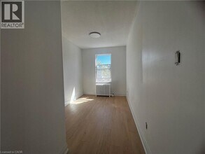 804 St Clair Ave W in Toronto, ON - Building Photo - Building Photo