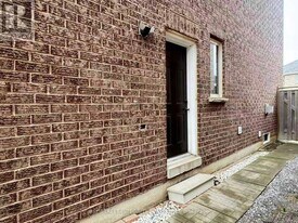 508 Roy Rainey Ave in Markham, ON - Building Photo