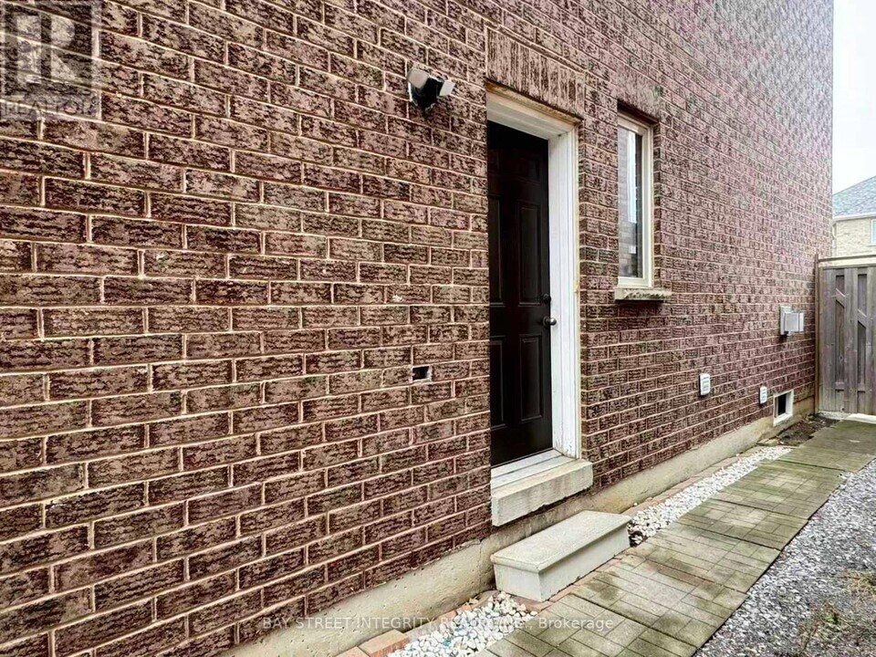 508 Roy Rainey Ave in Markham, ON - Building Photo