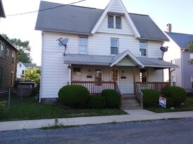 2224 Lincoln St, Unit 1 in Williamsport, PA - Building Photo