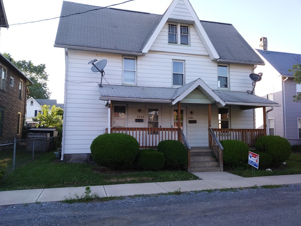 2224 Lincoln St, Unit 1 in Williamsport, PA - Foto de edificio