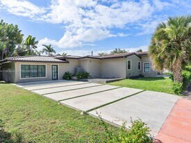 1500 Biarritz Dr in Miami Beach, FL - Building Photo