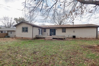 3128 S Pinehurst Ave in Springfield, MO - Foto de edificio - Building Photo