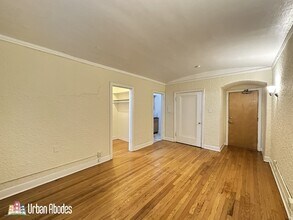 556 W Arlington Pl, Unit A07C in Chicago, IL - Building Photo - Building Photo