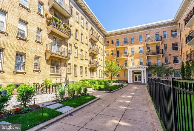 1401 Columbia Rd NW in Washington, DC - Building Photo - Building Photo