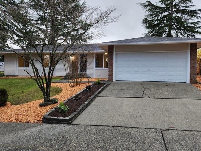 14219 NE 64th Ct in Redmond, WA - Building Photo - Building Photo