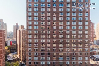 345 E 94th St in New York, NY - Building Photo - Building Photo
