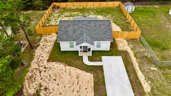 71 Lafavre Ln in Defuniak Springs, FL - Building Photo