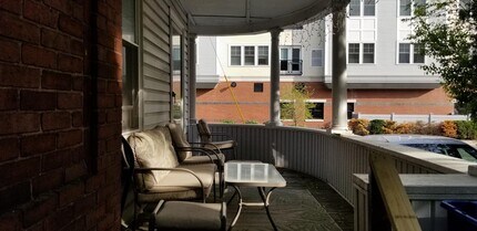 37 W Water St, Unit #1 in Wakefield, MA - Foto de edificio - Building Photo