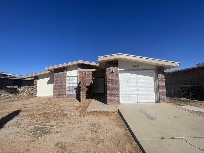 6227 Impala Ave in El Paso, TX - Building Photo - Building Photo