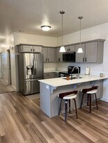 664 N 380 W, Unit Y in Orem, UT - Building Photo