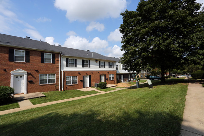 Chadwick Manor Townhomes in Baltimore, MD - Foto de edificio - Building Photo