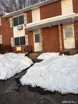 273 Queen St in Southington, CT - Building Photo