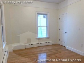 48 Cameron Ave, Unit 1 in Somerville, MA - Foto de edificio - Building Photo