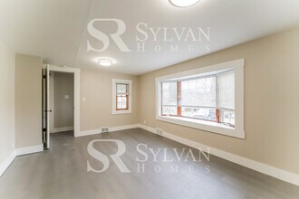 1108 Boyerview St in Bethel Park, PA - Building Photo - Building Photo