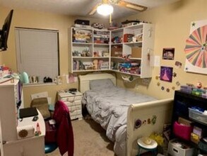 2525 Allen Ridge Dr in Bryan, TX - Building Photo - Building Photo