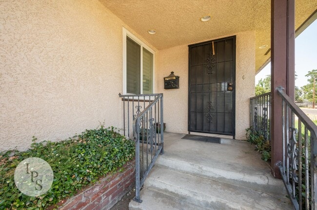 2045 N Archie Ave in Fresno, CA - Building Photo - Building Photo