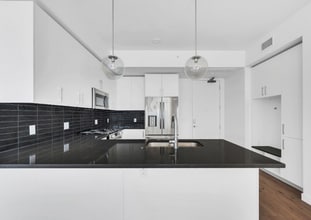 1212 Demonbreun St, Unit 1210 in Nashville, TN - Foto de edificio - Building Photo