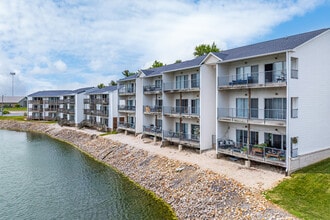 Cape Cod Village Apartments in Morton, IL - Foto de edificio - Building Photo
