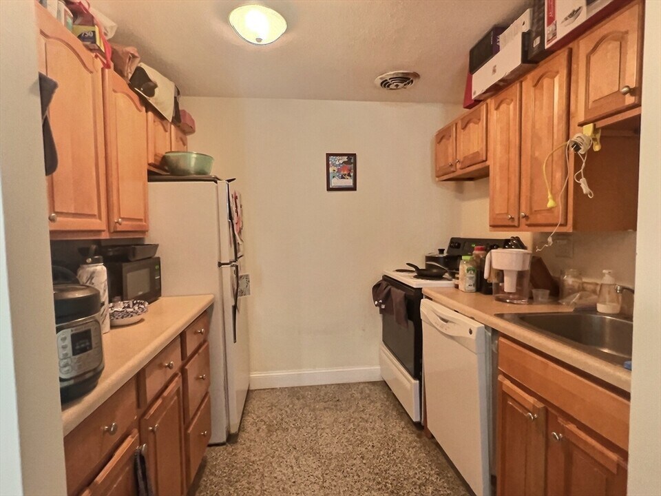 218 Kent St, Unit 4 in Brookline, MA - Building Photo